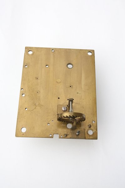 置時計の裏板内側、1660年頃（真鍮） 作： Pieter Visbach